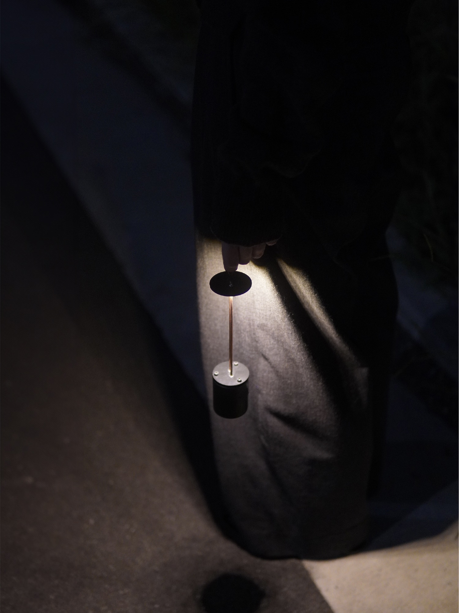 手に持って使用するEQUALの全景